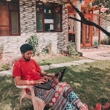 Indian Backpackers Hostel Манали Экстерьер фото