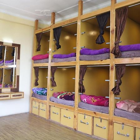Indian Backpackers Hostel Манали Экстерьер фото