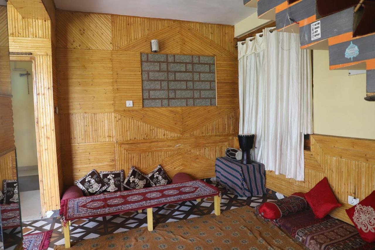 Indian Backpackers Hostel Манали Экстерьер фото