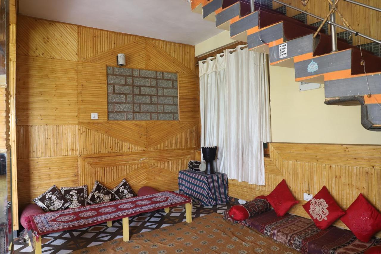Indian Backpackers Hostel Манали Экстерьер фото