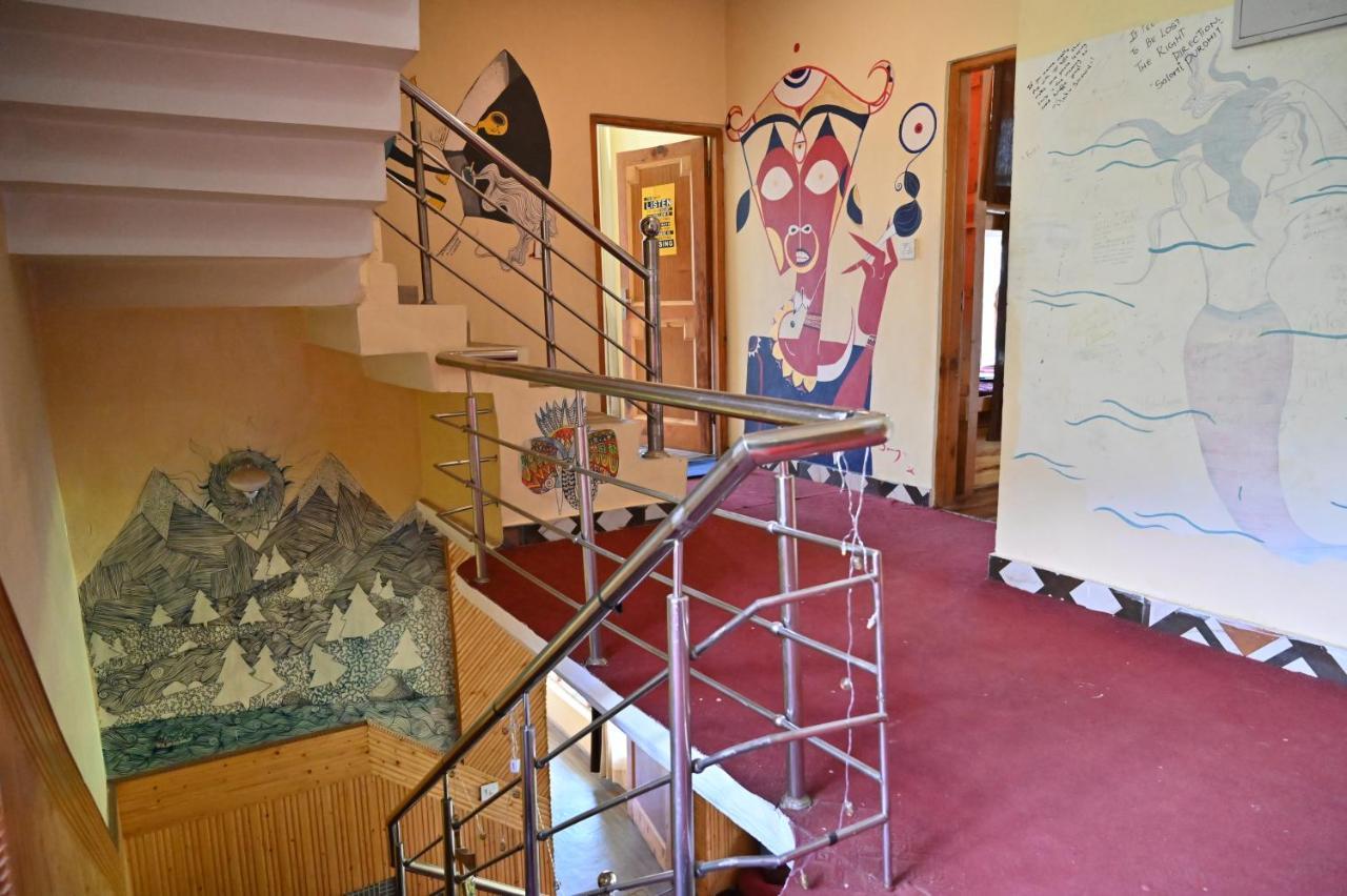 Indian Backpackers Hostel Манали Экстерьер фото
