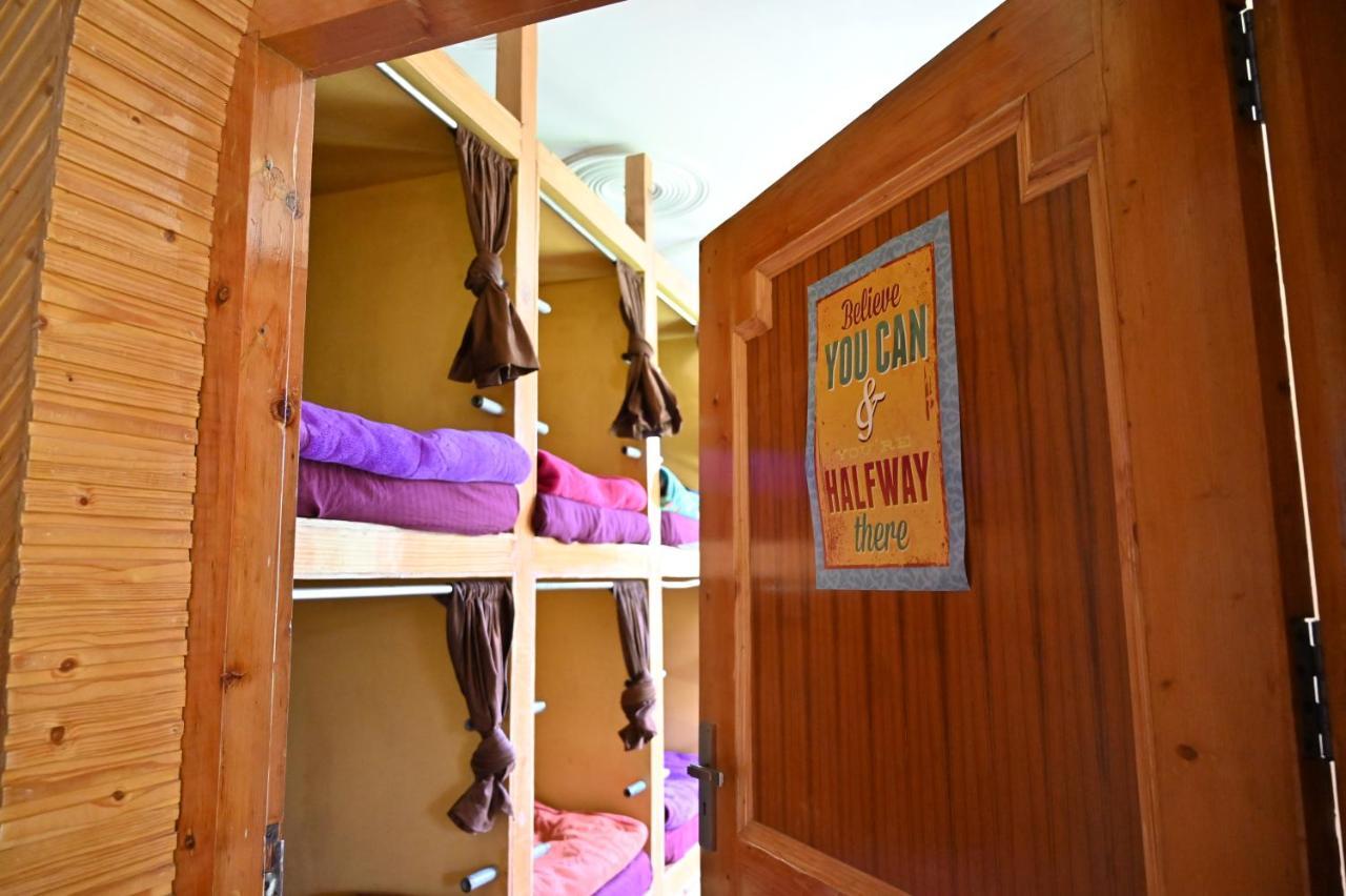 Indian Backpackers Hostel Манали Экстерьер фото