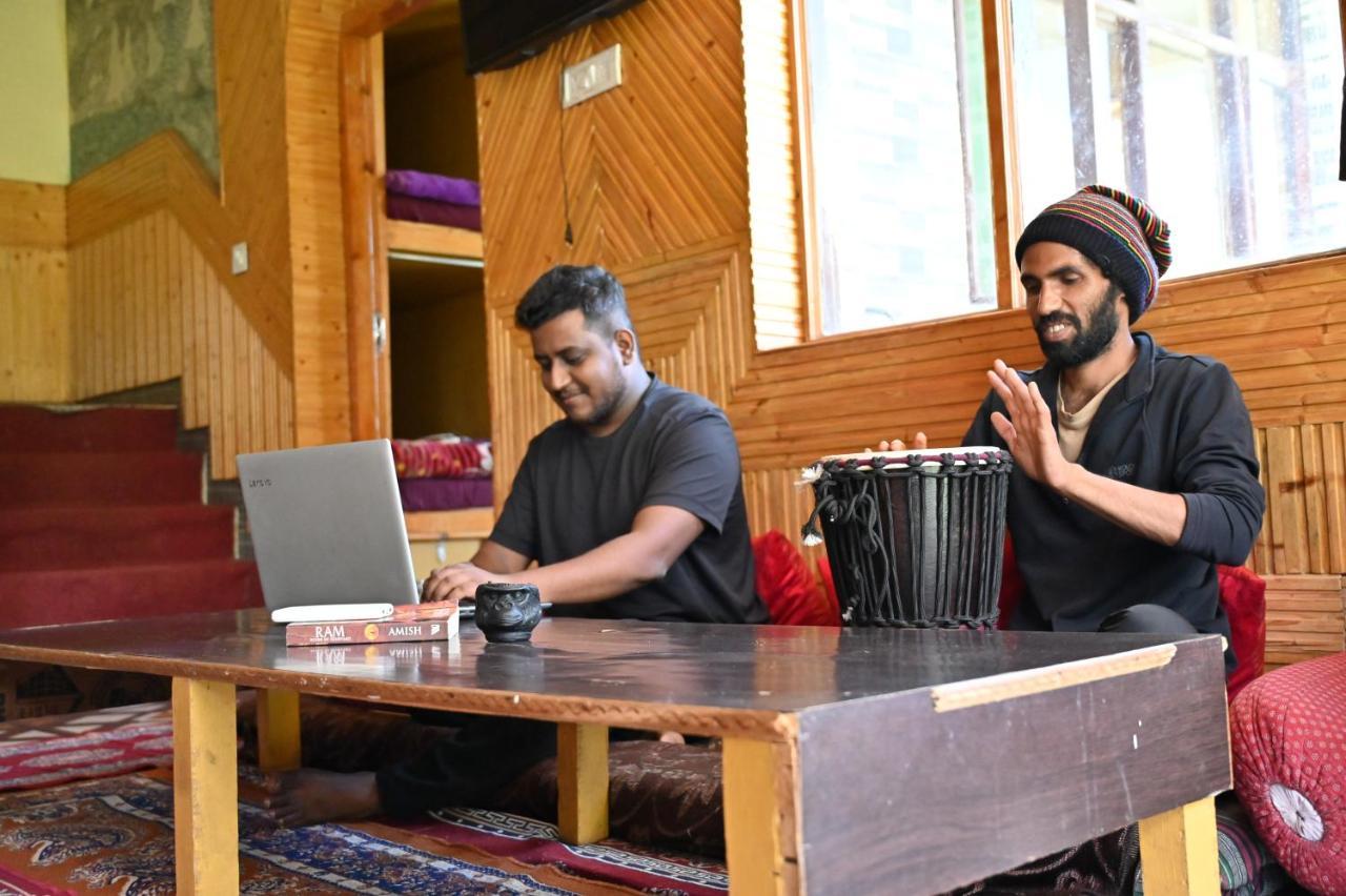 Indian Backpackers Hostel Манали Экстерьер фото
