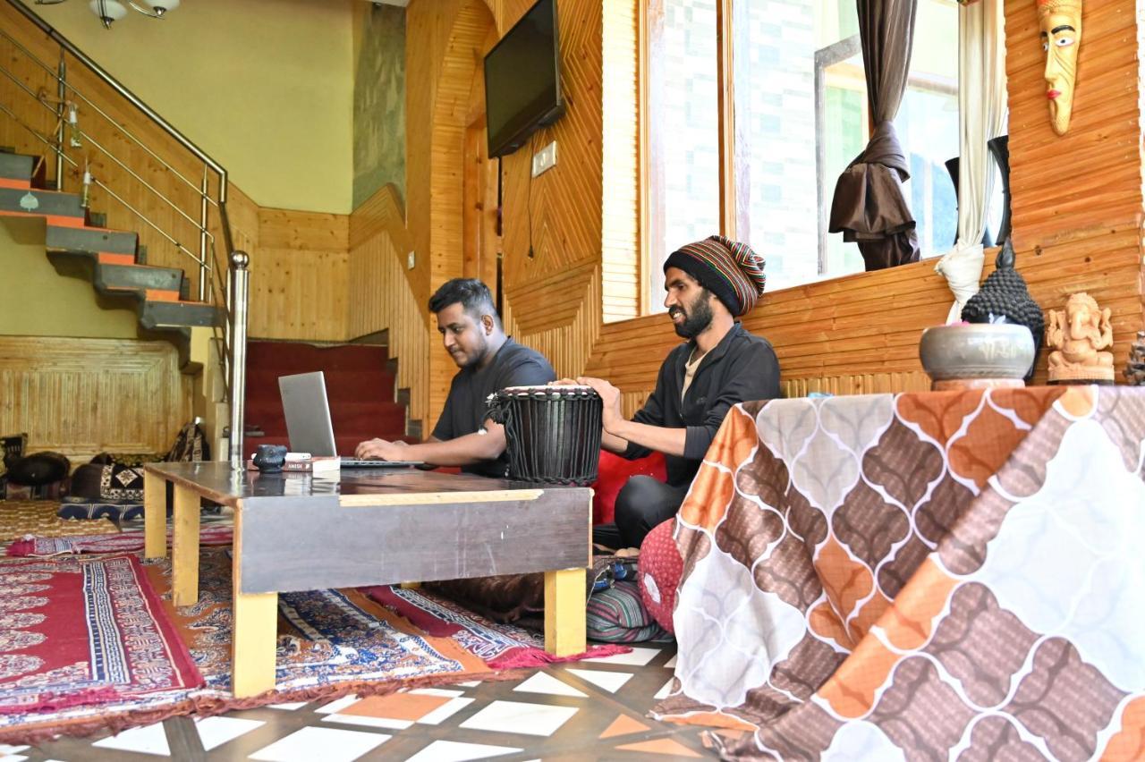 Indian Backpackers Hostel Манали Экстерьер фото