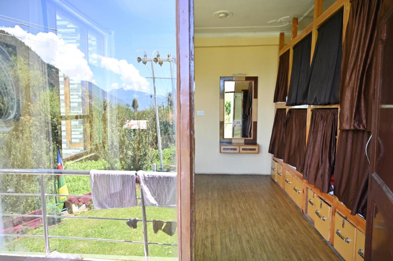 Indian Backpackers Hostel Манали Экстерьер фото