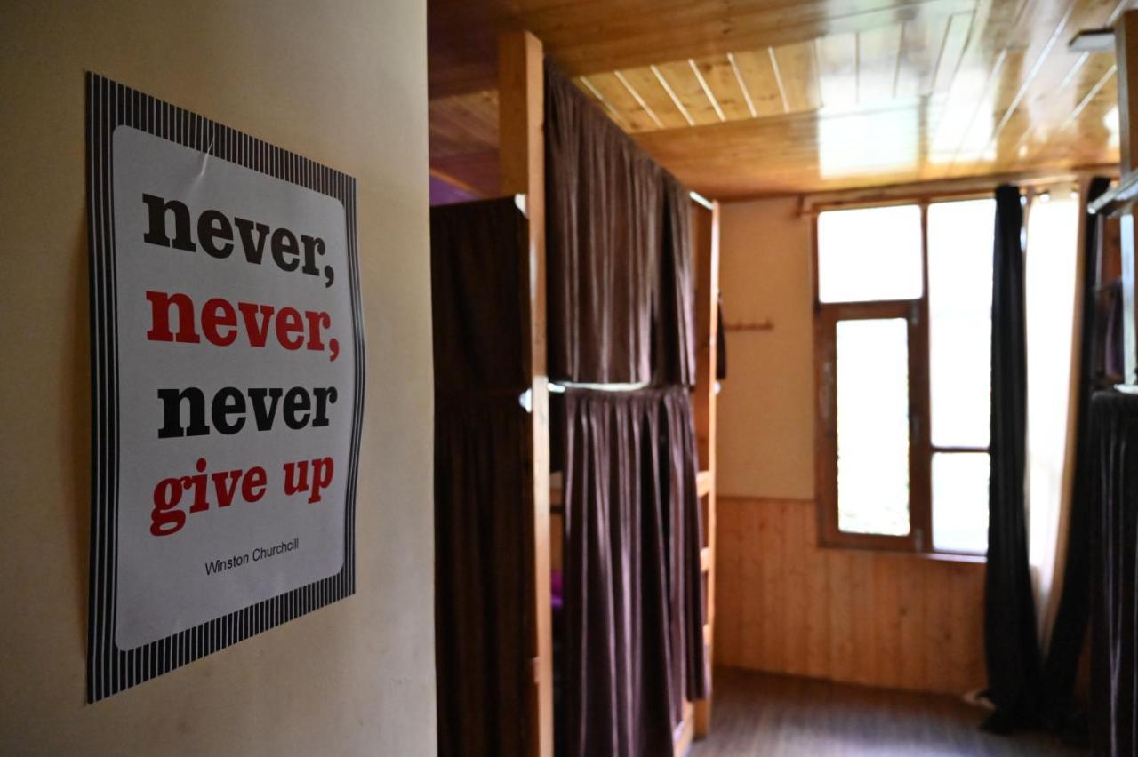 Indian Backpackers Hostel Манали Экстерьер фото