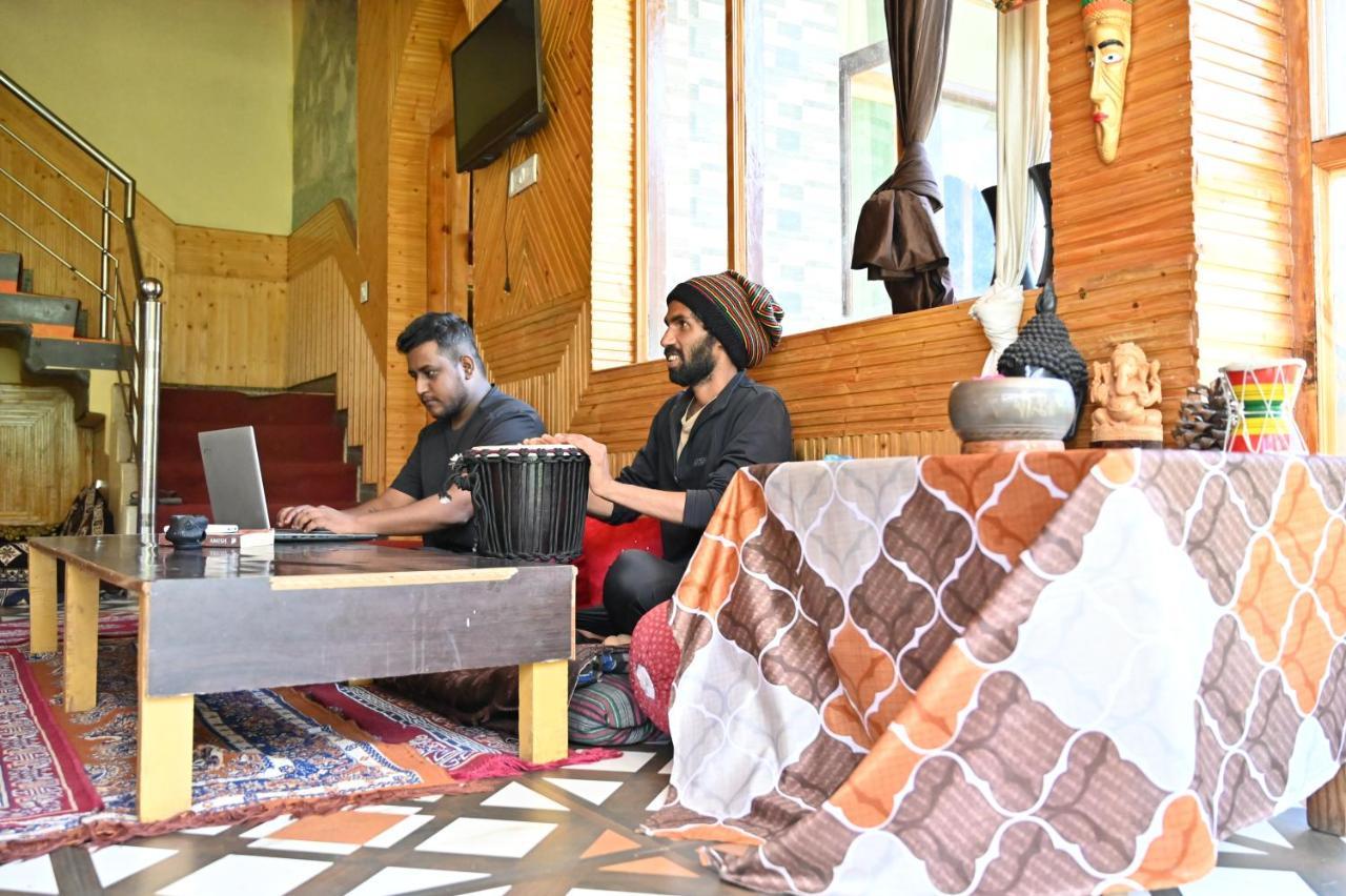 Indian Backpackers Hostel Манали Экстерьер фото