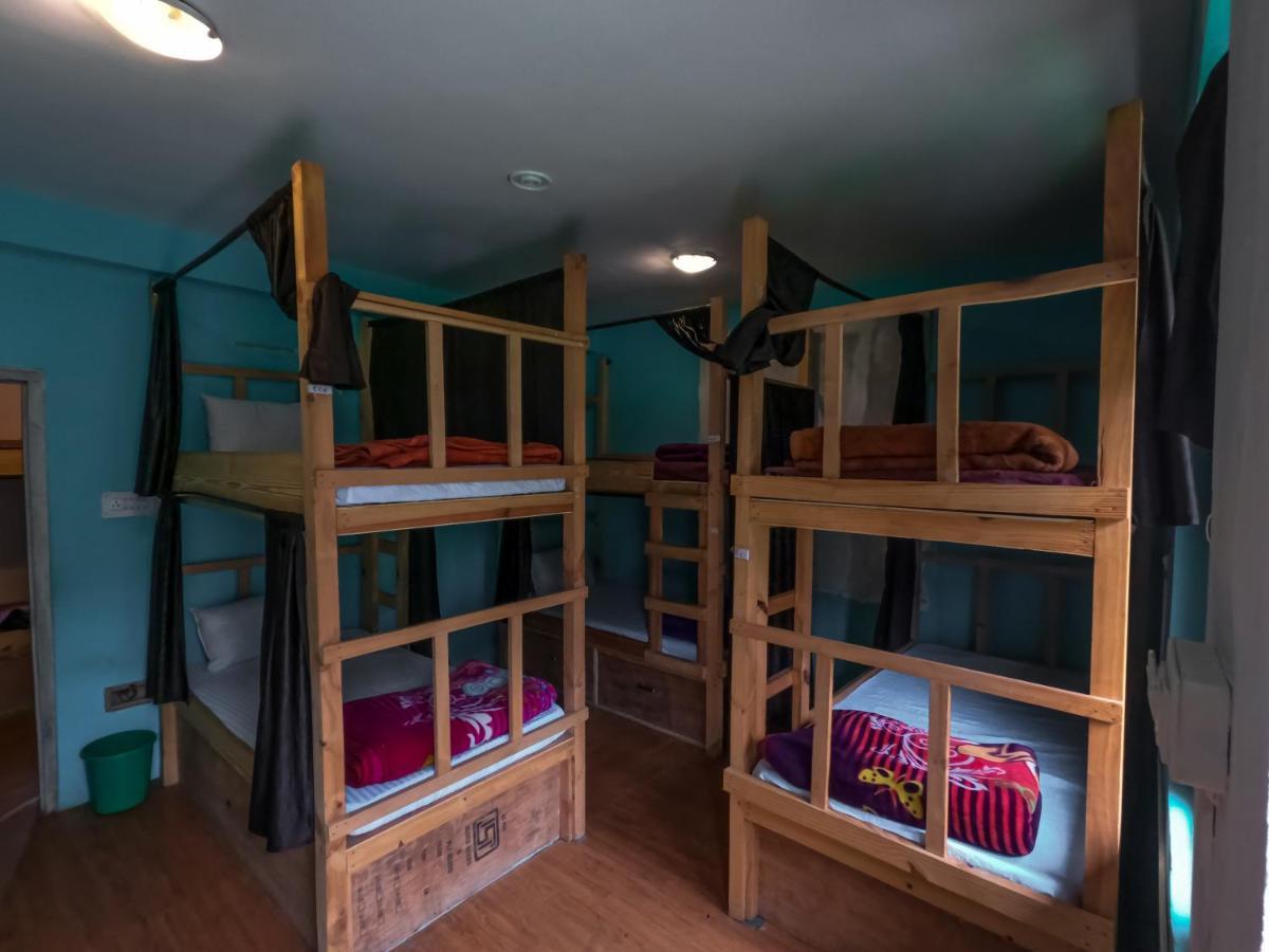 Indian Backpackers Hostel Манали Экстерьер фото