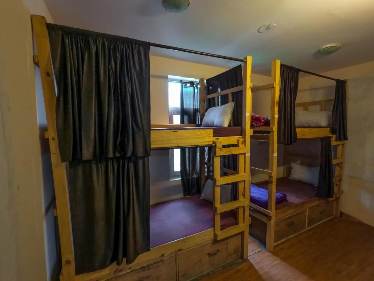 Indian Backpackers Hostel Манали Экстерьер фото