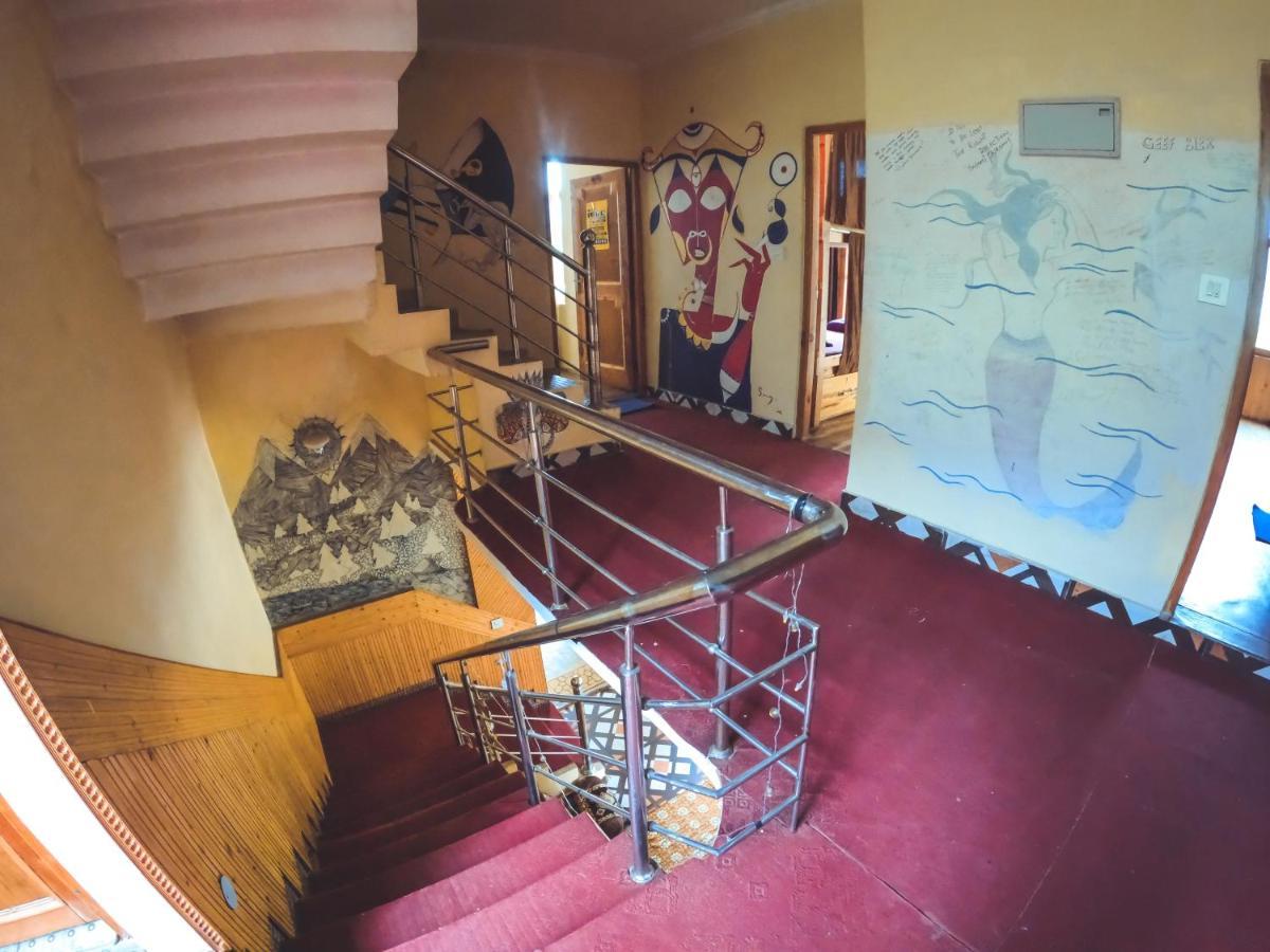 Indian Backpackers Hostel Манали Экстерьер фото