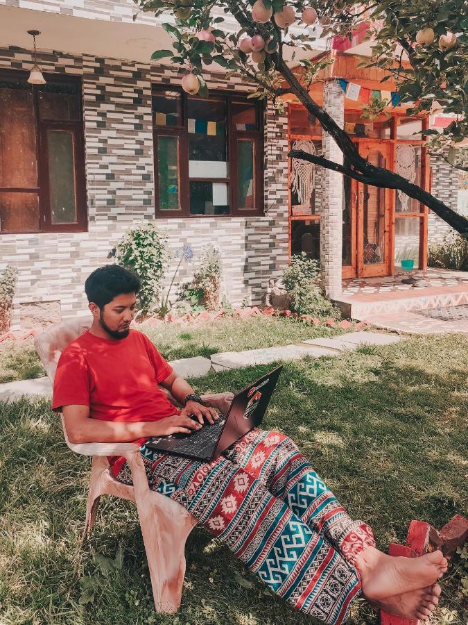 Indian Backpackers Hostel Манали Экстерьер фото