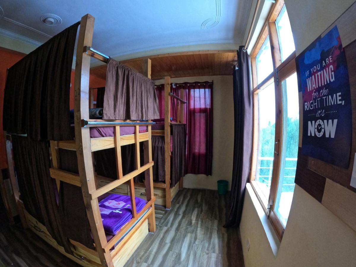 Indian Backpackers Hostel Манали Экстерьер фото