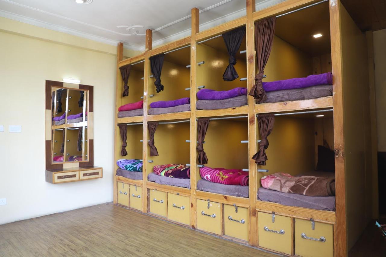 Indian Backpackers Hostel Манали Экстерьер фото