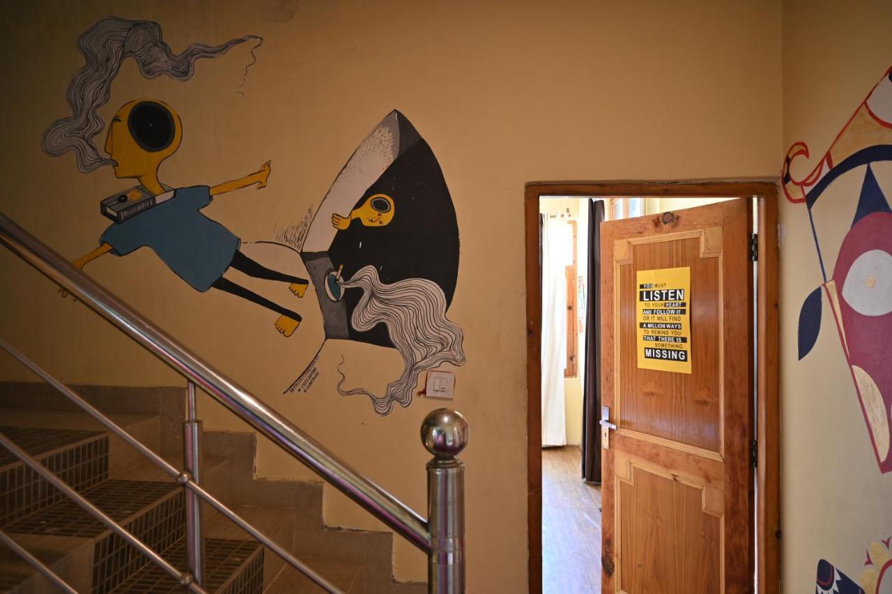 Indian Backpackers Hostel Манали Экстерьер фото