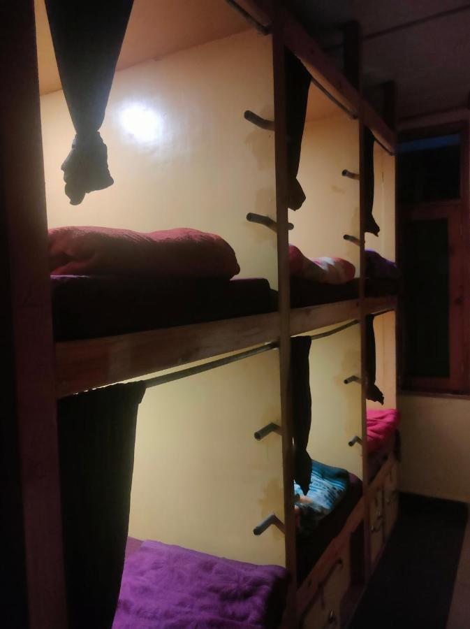 Indian Backpackers Hostel Манали Экстерьер фото